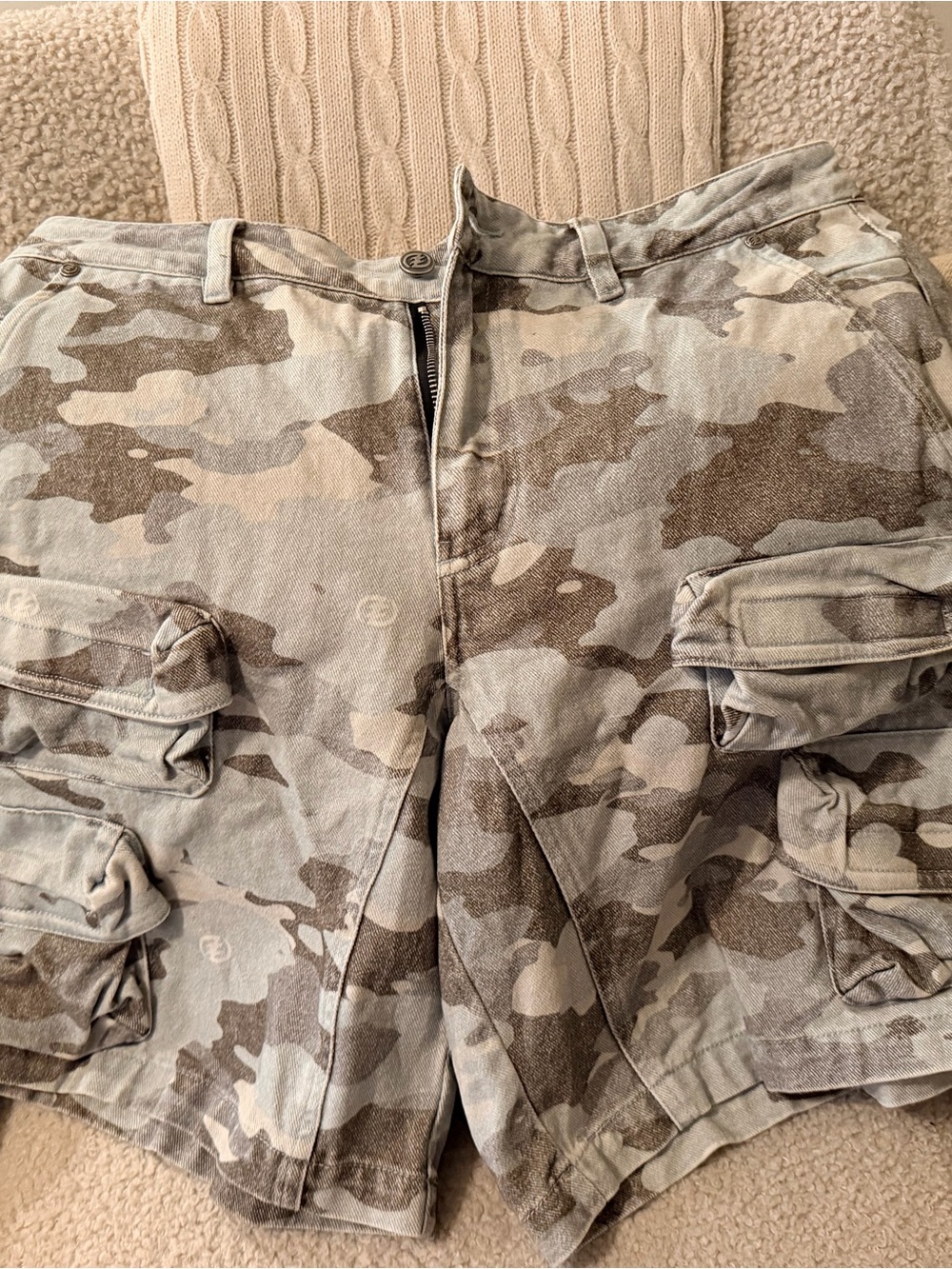 Never worn - CEEC.LA, Men's Camouflage Cargo Shorts - Neutral Camo